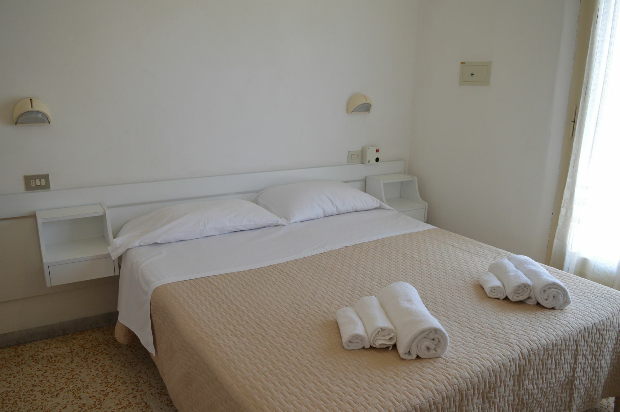 Urania Hotel Fogliano Marina Exterior foto